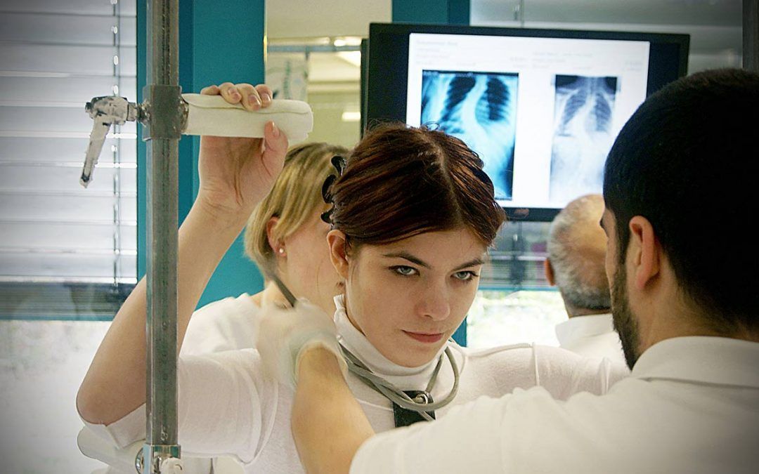 Dolores de espalda por una escoliosis